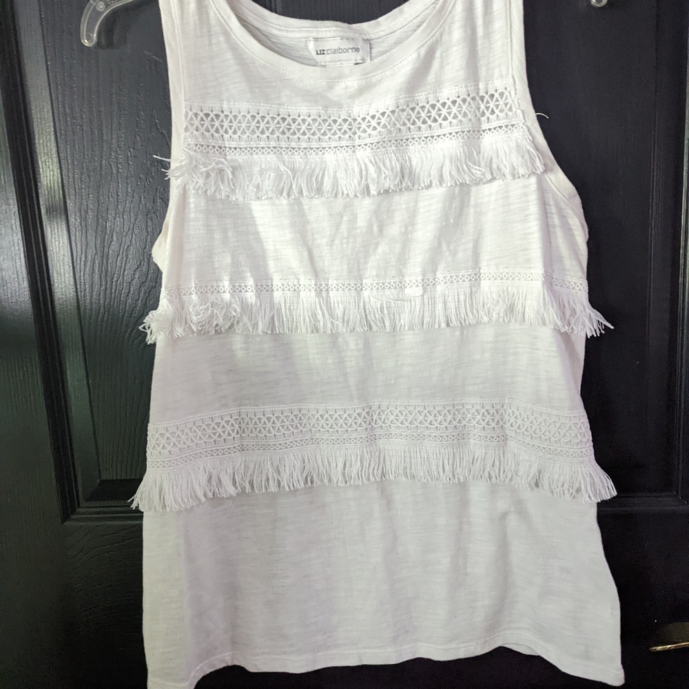 Woman's sleeveless shirt